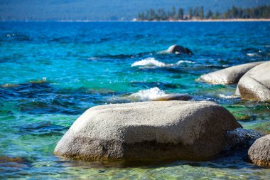 Sıcak yaz gününde güzel Lake Tahoe.