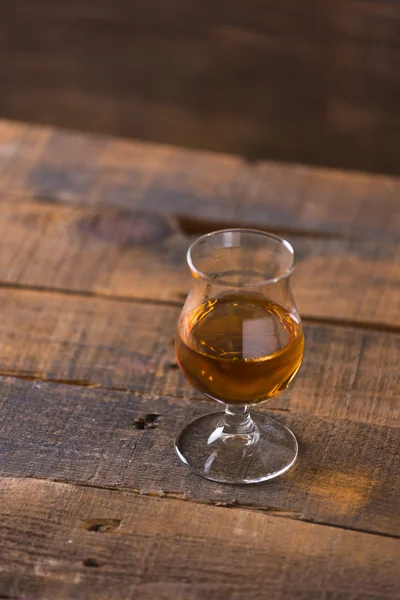 Snifter for drinking whiskey out of — Stock Photo, Image