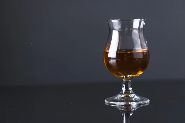 Snifter do picia whisky z — Zdjęcie stockowe