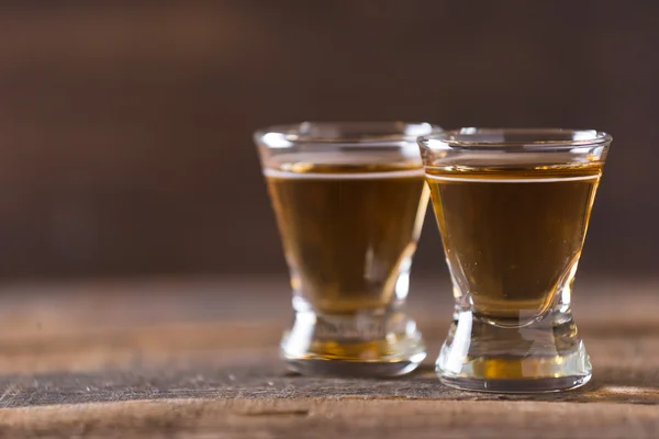 Whiskey in glass on wood background — Stock Photo, Image