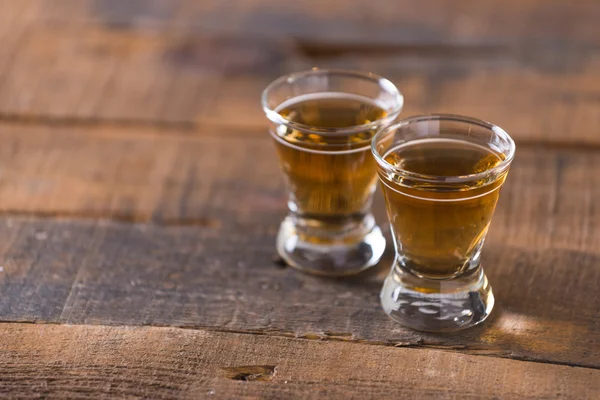 Whiskey in glass on wood background — Stock Photo, Image