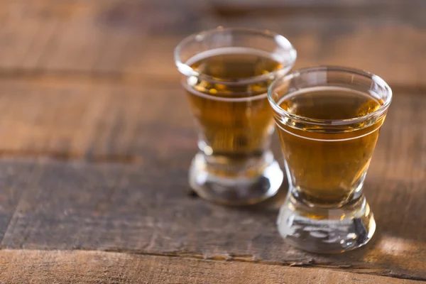 Whiskey in glass on wood background — Stock Photo, Image