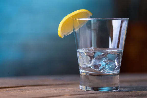 Vodka drinks with lemon and lime — Stock Photo, Image
