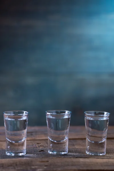 Wodka drinken met citroen en limoen — Stockfoto