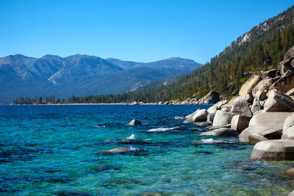 Belo Lago Tahoe no dia quente de verão . — Fotografia de Stock
