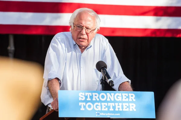 LAS VEGAS, NV - 6 de noviembre de 2016: Bernie Sanders hace campaña por D — Foto de Stock