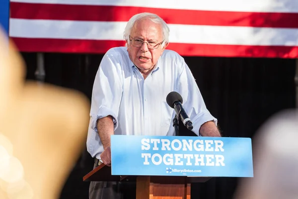 LAS VEGAS, NV - 6 de noviembre de 2016: Bernie Sanders hace campaña por D — Foto de Stock
