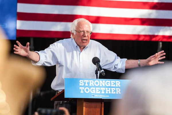 Las Vegas, Nv - 6 November 2016: Bernie Sanders campagnes — Stockfoto