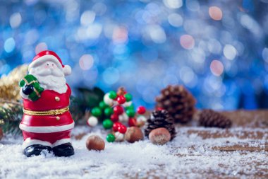 Mini Noel Baba oyuncak heykel Jingle Bells karlı Wood ile