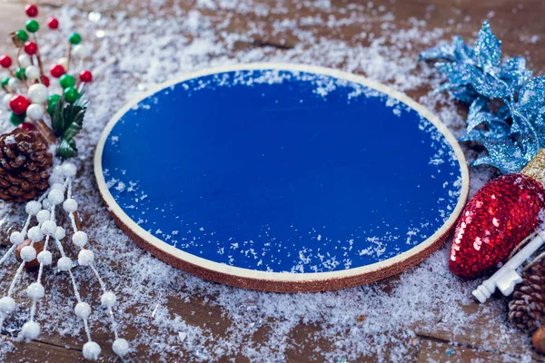 Pizarra azul en blanco con decoración de ritos para hacer signos — Foto de Stock
