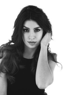 Hafifçe gülümseyerek poz genç güzel kadın portresi kapatın