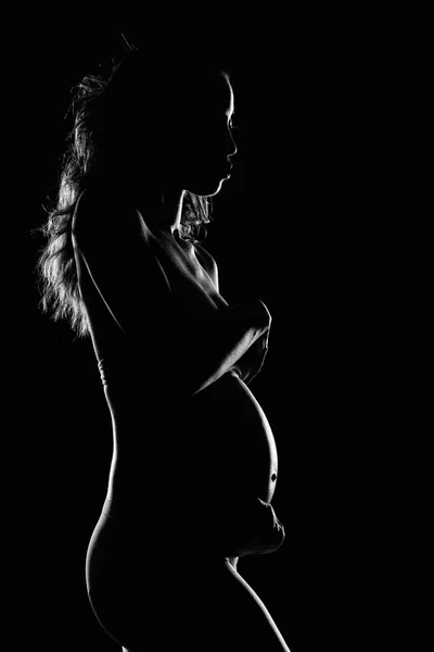 Silhouet van mooie zwangere Afro-Amerikaanse vrouw — Stockfoto