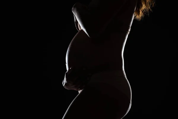 美しい妊娠中のアフリカ系アメリカ人女性の腹のシルエット — ストック写真