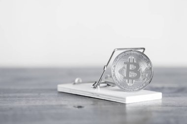 Fare kapanı Bitcoin Cryptocurrency gümüş. Mali tuzak.
