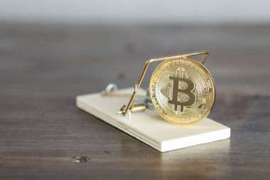 Fare kapanı altın Bitcoin Cryptocurrency. Mali tuzak.