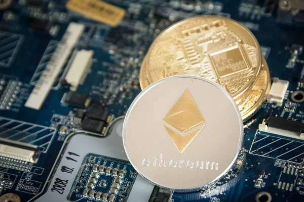 Gold Digital Cryptocurrency Coin Ethereum on Computer Motherboard. — Stock Photo, Image