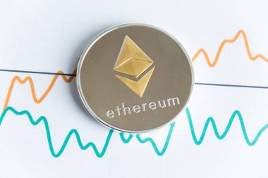 Çizgi grafik grafik spiking üzerinde altın ethereum cryptocurrency sikke