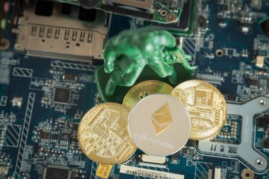 Sanal Cryptocurrency Ethereum kavramı. Paralar koruma Savaşı asker.