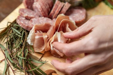 Gurme Karakteristik Tahtası Prosciutto Kopya Alanı ile Seçici Odaklama