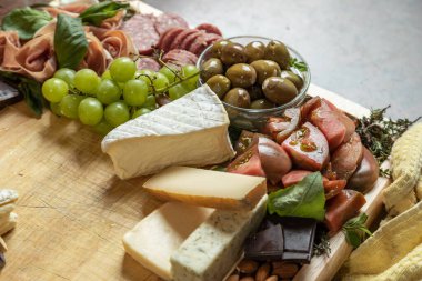 Gurme Charcuterie Tahtası Üst Düz Yatar Seçici Odaklanma ve Boşluğu Kopyala