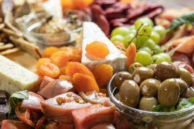 Top Down Gurme Şarküteri Kurulu 'nu kapatın. Seçici odaklı Düz Yat.