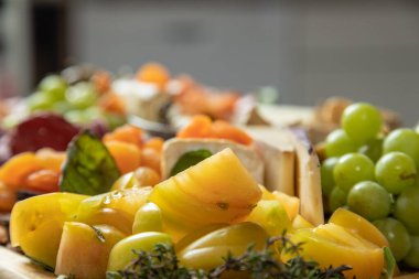 Fotokopi Uzayı ile Gurme Şarküteri Kurulu 'nun yakın çekimi. Makro Seçici Odaklanma.