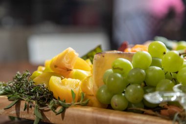 Fotokopi Uzayı ile Gurme Şarküteri Kurulu 'nun yakın çekimi. Makro Seçici Odaklanma.