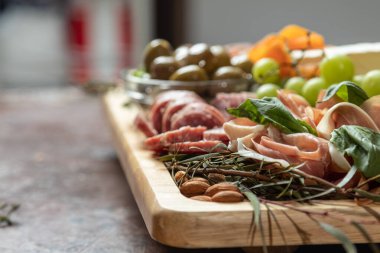 Fotokopi Uzayı ile Gurme Şarküteri Kurulu 'nun yakın çekimi. Makro Seçici Odaklanma.