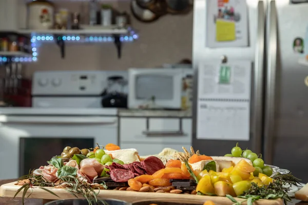 Closeup Gourmet Charcuterie Board Com Espaço Cópia Foco Seletivo Imagens De Bancos De Imagens Sem Royalties