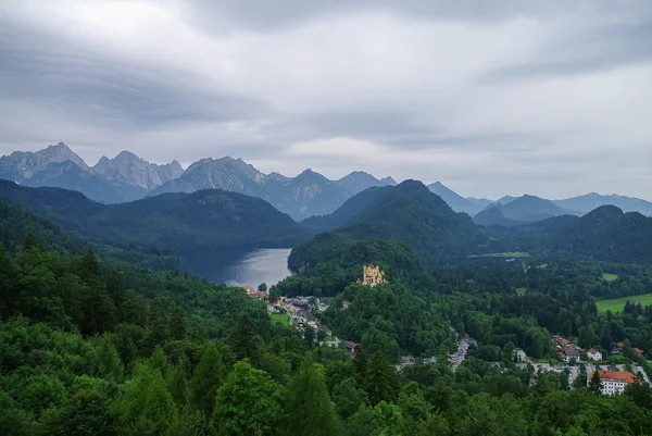 Krajina z bavorských Alp v Německu, hradu Hohenschwangau vie — Stock fotografie