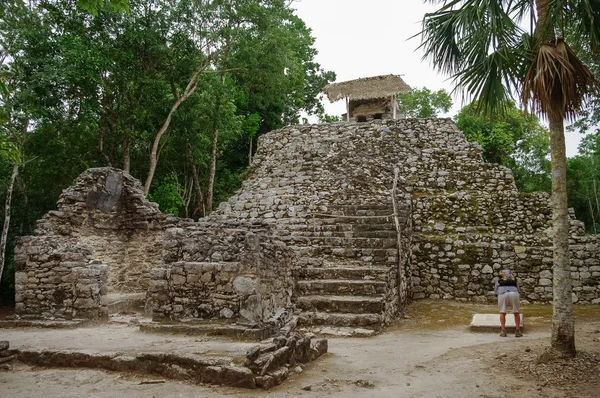 Maja piramis Coba romjai. Mexikó. — Stock Fotó