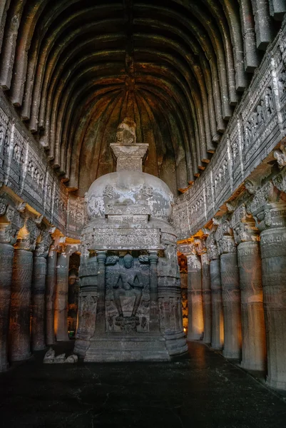 Chaitya-griha of gebed hall in grot 26. Onderdeel van 29 rock-cut Boeddhistische monumenten van de grot in Ajanta grotten. Onderdeel van de Unesco World Heritage Site. — Stockfoto