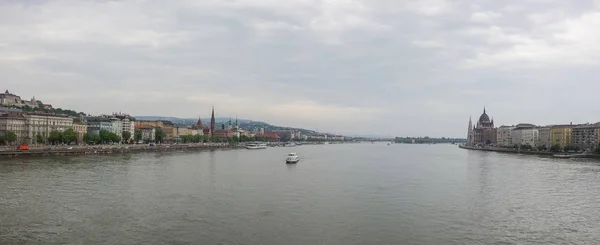 Fleuve Danube et Budapest panorama de la vieille ville, Budapest, Hongrie — Photo