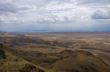 Yarı çöl ve bozkır David Gareja Manastırı Georgia'yakın Gareja dağ yamaçları görüntüleme