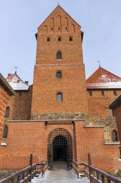 Castelo medieval em Trakai, paisagem de inverno, Condado de Vilnius, Lituânia — Fotografia de Stock