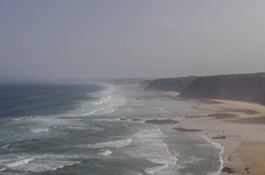 Praia da Fateixa. Arrifana Atlantik deniz kıyılarında Algarve, Portekiz Güney.