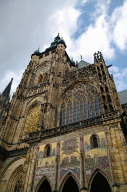 Ortaçağ Gotik St. Vitus Katedrali için görüntüleyin. Prag Kalesi alan. Çek Cumhuriyeti