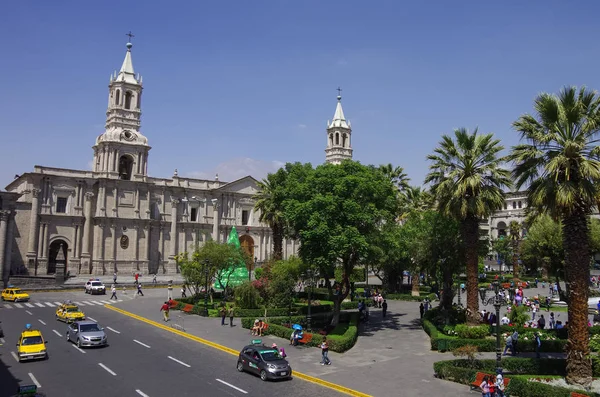 Plaza de Armas con Basílica Catedral de Arequipa, ciudad de Arequipa, Perú — Foto de Stock