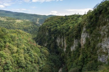 Kutaisi, Georgia, Europe yakınındaki Okatse Kanyon'a bakış açısından görüntüleme