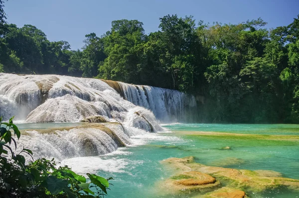 Air terjun Cascadas de Agua Azul. Agua Azul. Yucatan. Meksiko — Stok Foto