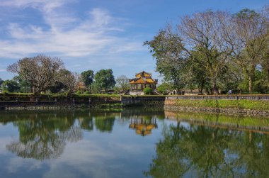 Köşk ve gölet Kraliyet yasak şehir, Hue, Vietnam yansıması ile