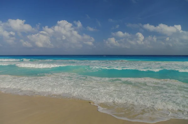 Waves on the coast of the Caribbean Sea, Mexico. Riviera Maya — Stock Photo, Image