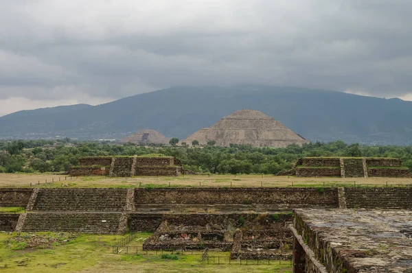 Piramis a nap. Teotihuacan, Mexikó — Stock Fotó