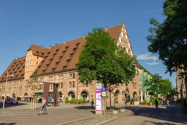 Vista do Edifício Mauthalle na parte antiga da cidade de Nuremberga — Fotografia de Stock