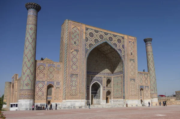 Madrasa ulugbeka in Piazza Registan a Samarcanda, Uzbekistan — Foto Stock