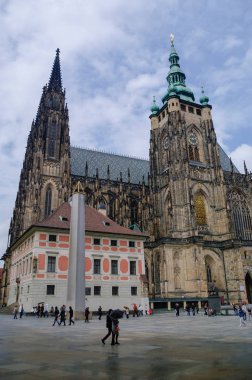 Ortaçağ Gotik St. Vitus Katedrali için görüntüleyin. Prag Kalesi alan. Çek Cumhuriyeti