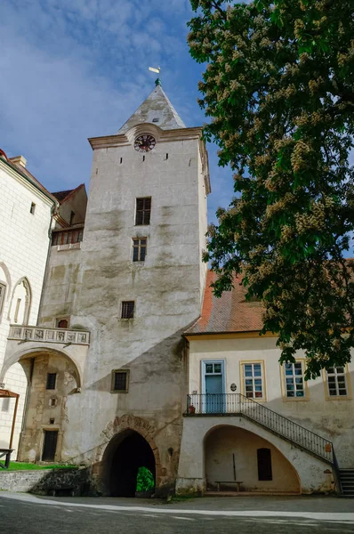Avlu Ortaçağ Kraliyet Gotik Kalesi Krivoklat, Merkezi Bohemia, Çek Cumhuriyeti — Stok fotoğraf
