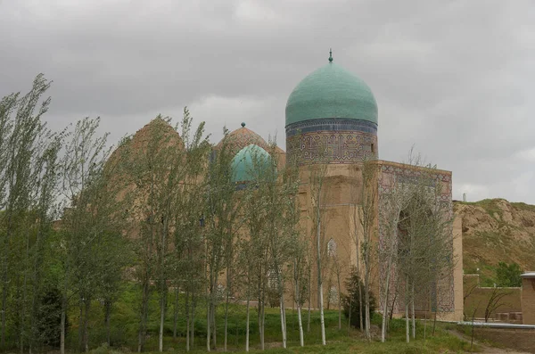 Puerta de entrada en el complejo memorial Shah-I-Zinda, necrópolis en Samarcanda, Uzbekistán . — Foto de Stock