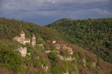 Kutaisi, Georgia: Imereti bölgenin yakınındaki Motsameta Manastırı (Motsameta Kilisesi)