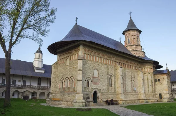 Mittelalterliche Steinkirche in neamem Kloster, Nordostrumänien — Stockfoto